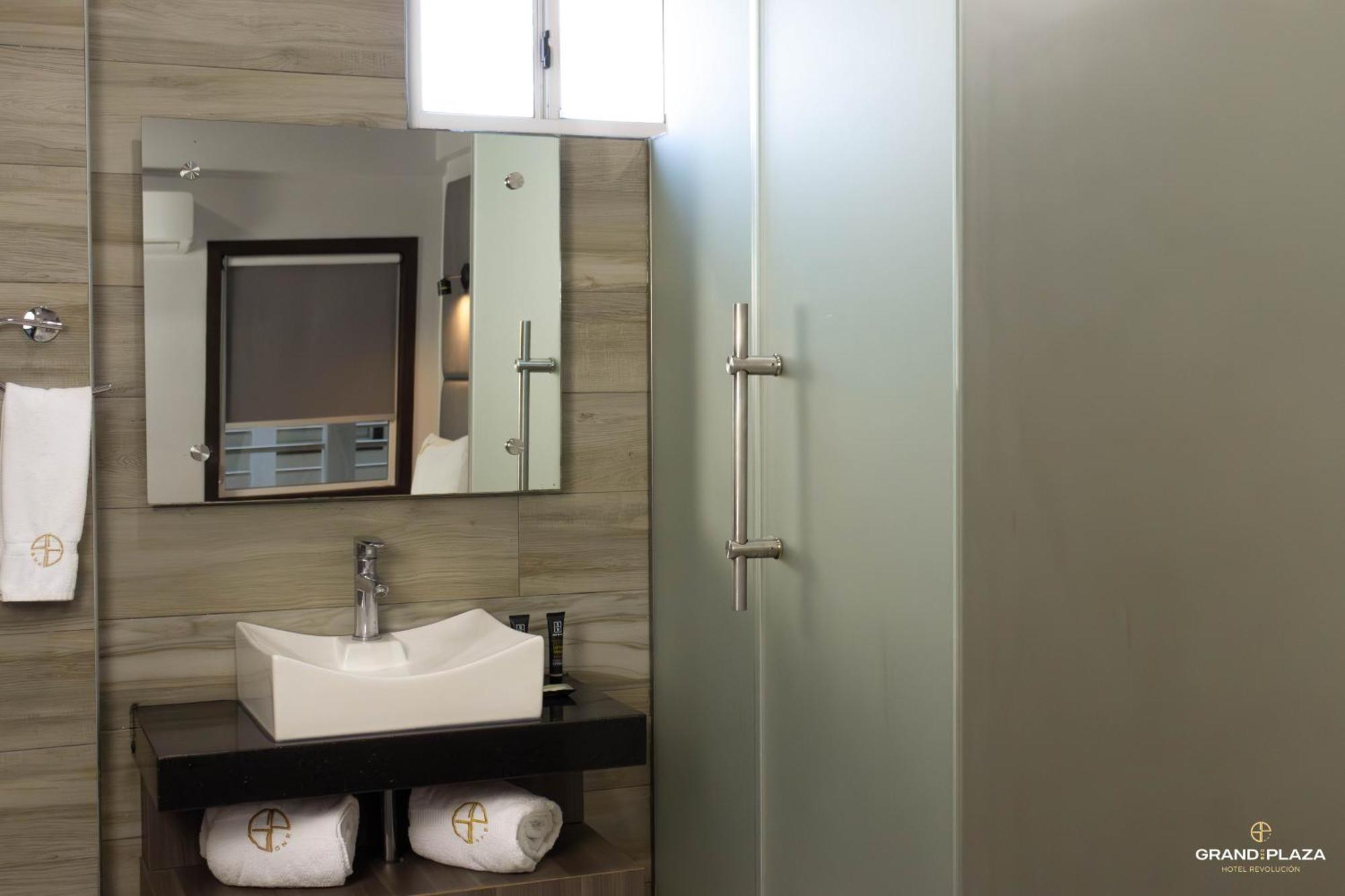 Hotel Grand One Plaza Tijuana Kültér fotó
