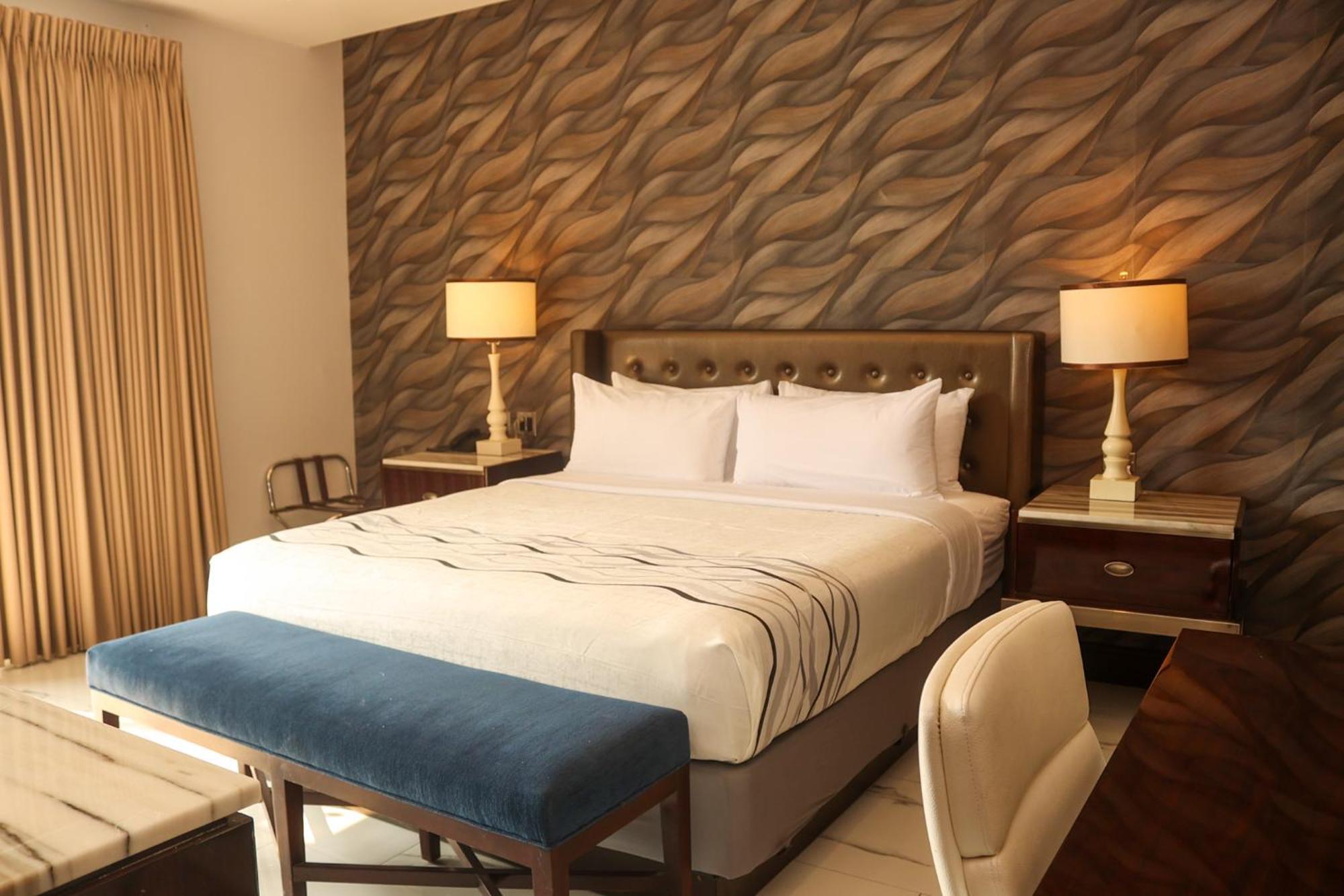 Hotel Grand One Plaza Tijuana Kültér fotó