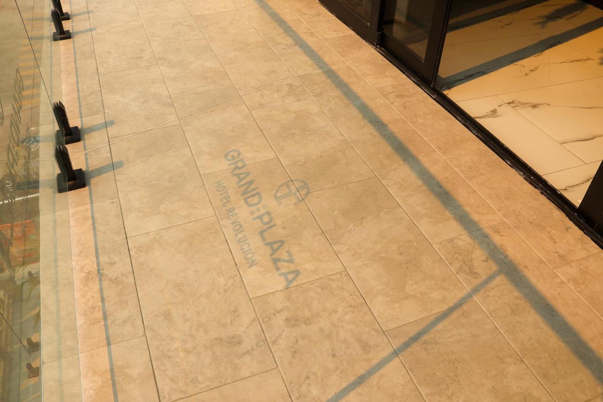 Hotel Grand One Plaza Tijuana Kültér fotó